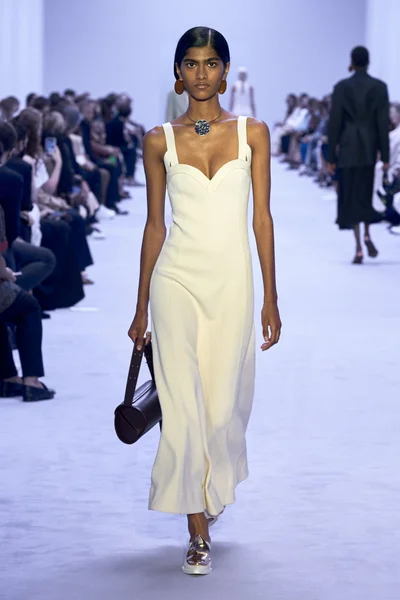 Look 9